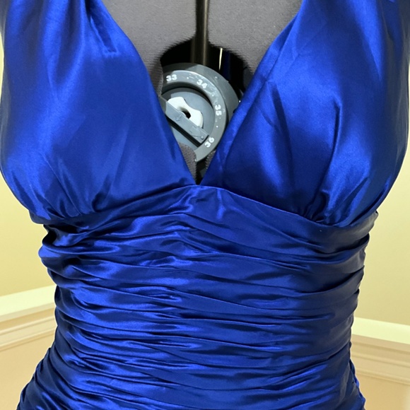 Marilyn Monroe cobalt blue halter dress. - Picture 7 of 8